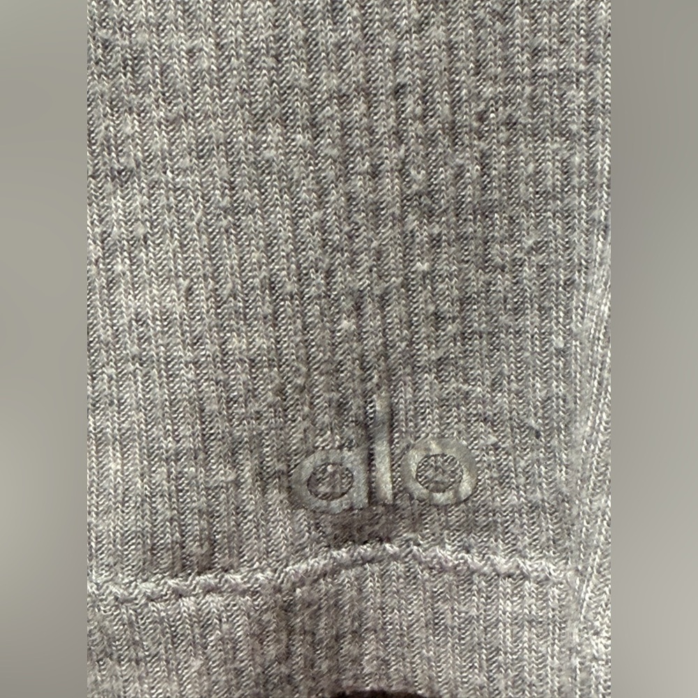 Alo Yoga | Ribbed Crop Whisper Bra Tank Top in Athletic Heather Grey - Picture 7 of 9